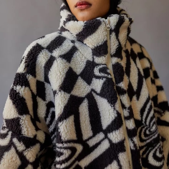 Small - Black & White Olivia Print Sherpa Jacket - Picture 7 of 16